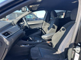 快適なショールームにて、お車選びのお手伝いから、ご購入後の整備待ちまで、ご対応致します。