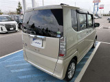 主な装備は、カーナビ、バックモニター、シートベンチレーション、ETC、エンジンスターター、ワンオーナー車、4WD車となっております。