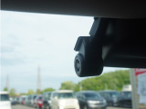 ◆ドライブレコーダー◆映像・音声などを記録する自動車用の装置です。 もしもの事故の際の記録はもちろん、旅行の際の思い出としてドライブの映像を楽しむことができます。