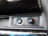 『1台』のお車に対して、3名体制で日々議論を重ね仕入れを行っております。