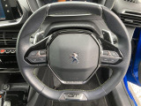 快適なショールームにて、お車選びのお手伝いから、ご購入後の整備待ちまで、ご対応致します。
