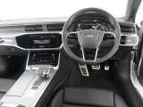 Audiのインテリアはエクステリア同様、優れたデザイン性とクオリティ、そして機能性を兼ね備えております。