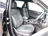 『1台』のお車に対して、3名体制で日々議論を重ね仕入れを行っております。