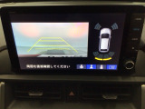 【バックカメラ】運転が苦手な方も車庫入れラクラクです!ギアをリバースに入れれば自動的に切り換わりますので、面倒な操作は不要です♪狭い駐車場もお車を傷つけず安心ですね!