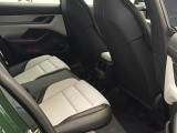 フロント車内中央のナビとタッチパネルは直感的操作が可能です。画面の大きさがあるので、ナビも見やすいです。