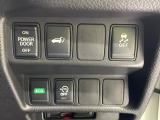 【パワーバックドア】スマートキーや運転席のボタンを押すだけでリアゲートが自動で開閉します!荷物を持っている時や、高い位置にあるバックドアを閉める際に便利な機能です♪