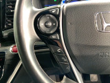 ステアリングにオーディオ操作スイッチが付いています。オーディオ画面に直接タッチしなくても操作が出来ますので、運転に集中できます。