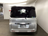 プライバシーガラスが装備されています。外を見るときには気にならずに、後方車両からは車内が見えにくい設計になっております。