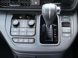 オートエアコン・アイドリングストップ・シートヒーター(運転席・助手席)・電動パーキングブレーキ