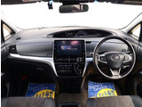 お車選びをお楽しみ頂けるよう、在庫車の展示スペースを十分に確保しております。