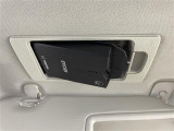 【ETC】有料道路を利用する際に料金所で停止することなく通過できる、ETC車載器(ノンストップ自動料金収受システム機器)が装備されています。セットアップを行うことで利用可能になります。