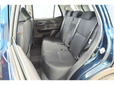 中古車をキレイで気持ちよくお乗りいただけるよう、エンジンルームからシートを外した洗浄まで、目に見えない部分も徹底的に洗浄しています!