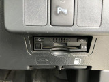 広々とした駐車場をご用意しておりますので、運転が苦手な方でもご安心ください。また、大型の屋根がございますので、雨に濡れることなくご移動できます。