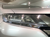 LEDヘッドライトは、点灯の瞬間から最大光量を発揮し、突然暗くなるトンネルなどでの安定感を高めます。