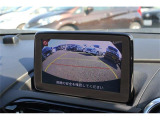 バックモニター付ですので、車庫入れも駐車もラクラクです。