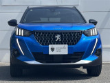 専任スタッフにより、外装はポリッシャーでの磨き仕上げ。