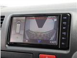 お車選びをお楽しみ頂けるよう、在庫車の展示スペースを十分に確保しております。