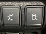 【両側パワースライドドア】スマートキーや運転席のスイッチで後席両側スライドドアの開閉が可能♪電動だから力を入れてドアを開ける必要が無く、小さなお子様でも簡単に開け閉めでき快適です♪