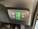 ハンドルの右側にはヘッドライトレベライザーとVSA(ABS+TCS+横滑り抑制)の解除スイッチがついています。ヘッドライトレベライザーは道路状況や積荷の加重に応じてライトの高さを調節できます。