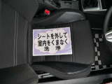 室内外はもちろん、シートを外してニオイの元となるフロアカーペットまで消臭・除菌を実施。中古車を気持ちよくお乗りいただけるクリーニングサービスです。詳細は販売店スタッフまでおたずねください。