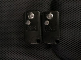 スマートキーを装備しています。鍵を差し込むことなくドアロックの開け閉めができます。スペアキーも同じものを用意しております。