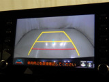 バックモニターも装備しております。バックギアに入れるとナビ画面に車の後方が映し出されます。これで後方確認も安心!