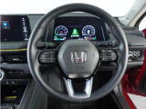 【Honda SENSING】 カメラ等装置で精度の高い検知能力を発揮、安全運転を支援します。ステアリング上のコントローラーに注目!