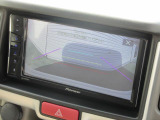 バックカメラも装備しています。気になる後ろの見通しや車庫入れにも大活躍!運転が困難な場所でもしっかりサポート!心強い味方のモニターです。【バックカメラ】付の車って1回乗るとクセになります。