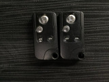 スマートキー付きですからドアロックの開閉およびエンジンスタートが楽々です。電動スライドドアの開け閉めもボタンで操作できます。スペアキーも同じものを用意しております。