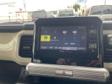 カーナビ付きです。カーナビの機能や保証につきましては、担当スタッフまでお尋ねください。