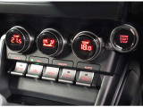 【左右独立エアコン】☆運転席で熱くなって運転している場合は温度を下げて、助手席で足元が冷える場合には温度を上げられます☆