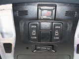 スライドドアの開閉だけでなく、バックドアの開閉操作も運転席で行えます!