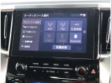 お車選びをお楽しみ頂けるよう、在庫車の展示スペースを十分に確保しております。