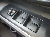 パワーウィンドウは運転席のスイッチのみオート機能も装備されております。ウィンドウロックも装備されているので、お子様と一緒の時も安心ですね。