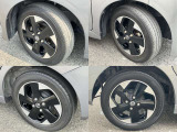 155/65R14 純正アルミホイール装着。