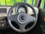 インテリアに合わせたデザインのステアリングは、運転される方のことも考え、運転しやすい形状、大きさです。是非一度、実際に触ってお確かめください。