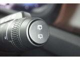 リアワイパーの作動は、ワイパーレバー先端のスイッチで行います。