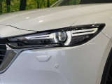【LEDヘッドライト】悪天候や夜間走行時も良好な視界を確保し安心して運転できる高輝度LEDヘッドライトを装備!点灯速度が早く、消費電力も抑えられています。