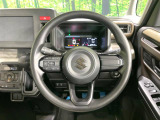 インテリアに合わせたデザインのステアリングは、運転される方のことも考え、運転しやすい形状、大きさです。是非一度、実際に触ってお確かめください。