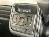 【オートエアコン】一度お好みの温度に設定すれば、車内の温度を検知し風量や温度を自動で調整。暑い…寒い…と何度もスイッチ操作をする必要はありません。快適な車内空間には必須の機能ですね♪