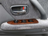 中古車輌ですから、シートやインテリアに使用感や経年劣化が見られるものの、主要装備類に動作不良などの故障は有りません!