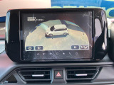 発進前の車両周囲360度をナビの画面で確認可能な3Dビューを装備!運転席から死角になる箇所も確認できるので安心!