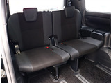 『1台』のお車に対して、3名体制で日々議論を重ね仕入れを行っております。