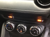 運転席/助手席シートヒーターで寒い日もすぐに温かくなり快適に過ごせます。3段階の温度調整が可能です