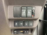 パワースライドドアの開閉はスマートキーのリモコンやドアノブは勿論、運転席側のスイッチ操作でも開閉ができ、安全・簡単です。