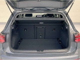 ■リアシートを倒せば、広いラゲージスペースが確保できますので、荷物の多い時は便利です!