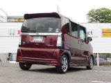 車輌右横になります!車両販売や買取、車検、点検その他一般整備、板金修理、任意保険などなどお車のことならなんでもお任せください!整備や修理もお安く頑張らせて戴きます!