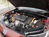 エンジンルーム・2.0L 直噴エンジン&2モーターハイブリッドシステム