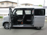左側には、ピラーがないので大きな荷物や乗り降りがラクにできます。