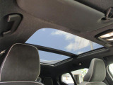 サンルーフ付き開放感のある車内を体感できます。
